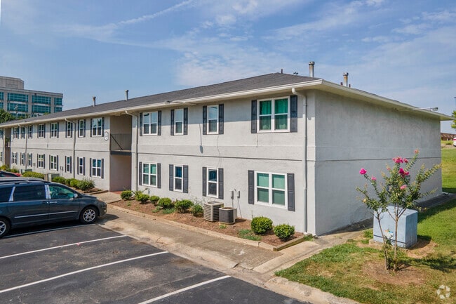 Chamblee Square Apartments - Chamblee Square Apartments