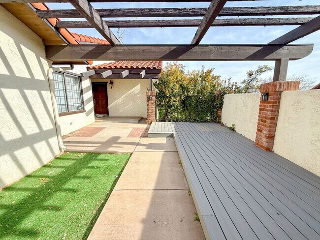 Photo - Upgraded townhome by Southgate Golf Course - Small dogs allowed