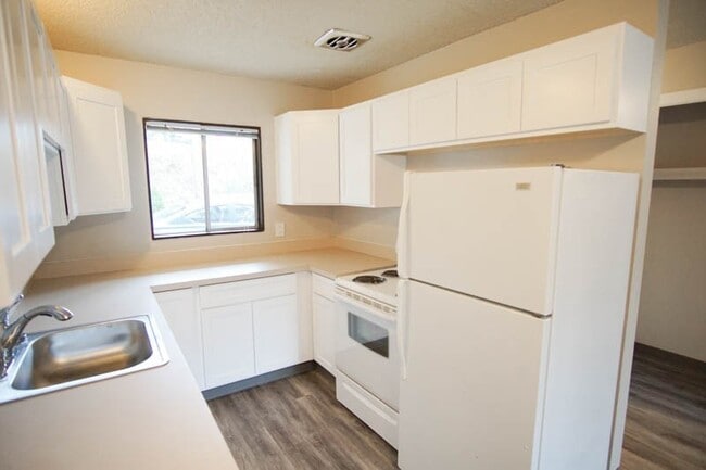 Photo - Near OHSU-Nicely Renovated 1Bdr w/Large Cl... Unit 211