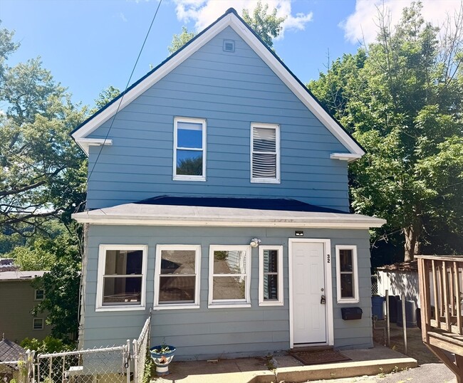 Building Photo - 32 Rockland St