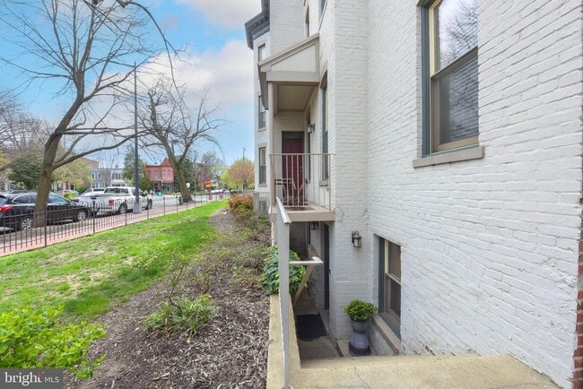 Building Photo - 424 East Capitol St NE Unit 3