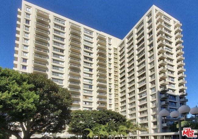 Photo - 2160 Century Pk E