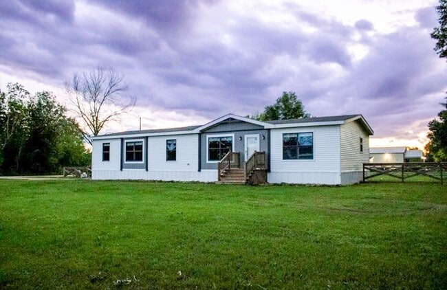 Photo - 1566 County Rd 610