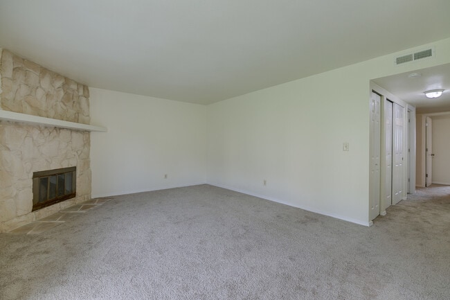 Photo - Roomy Remodeled  Kirkland Condo