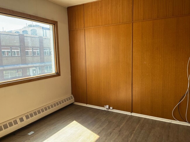Photo - 2 Bed 1.5 Bath Unit in Red Deer, AB Unit E