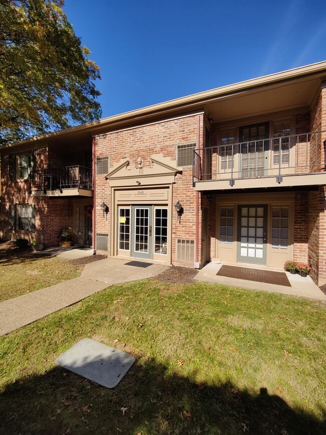 Building Photo - *Updated 1BD/1BA Condo Available in Scott ...