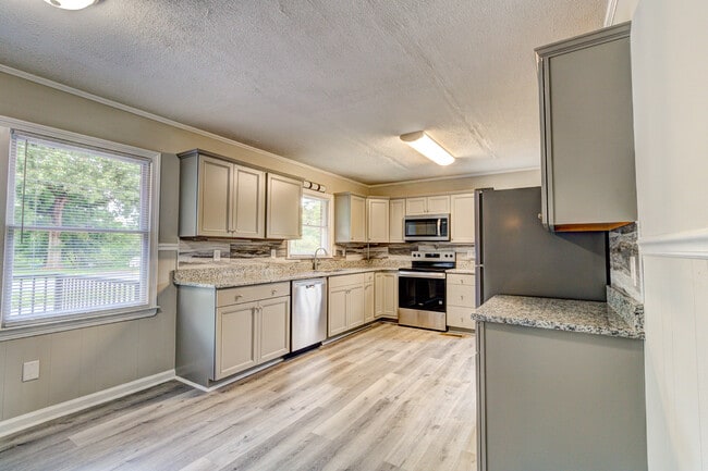 Photo - 132 Eaker Dr
