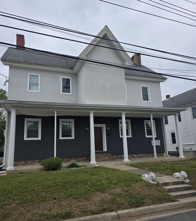Building Photo - 133 Roosevelt Ave Unit 3