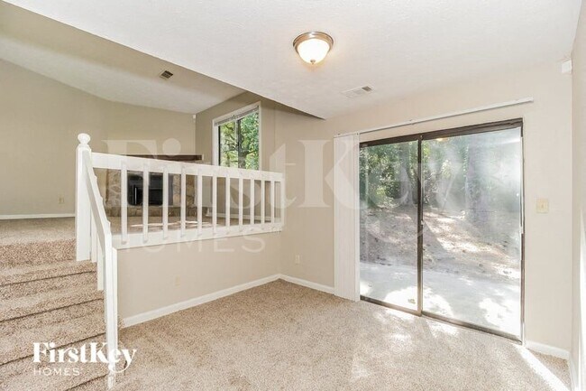 Photo - 5211 Scarbrough Ln