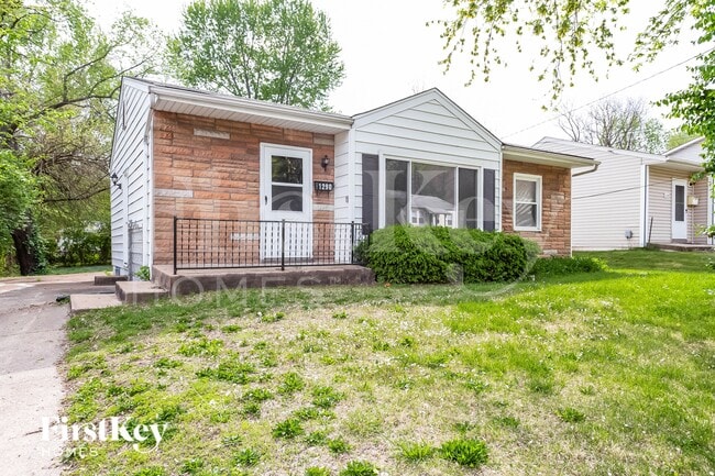 Photo - 1290 Washington St