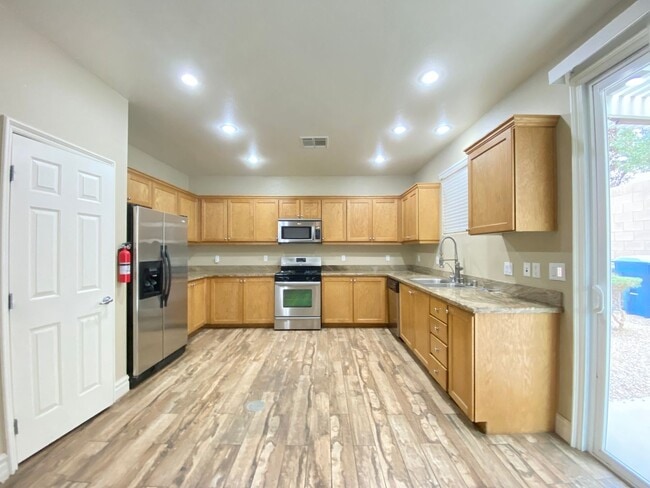 Photo - Wonderful two-story single-family house