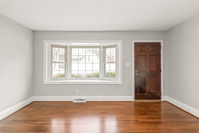 Photo - Cute 3-Bedroom Brick Ranch in Oakhurst!