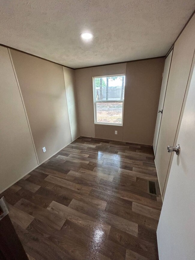 Photo - 1048 Victoria St