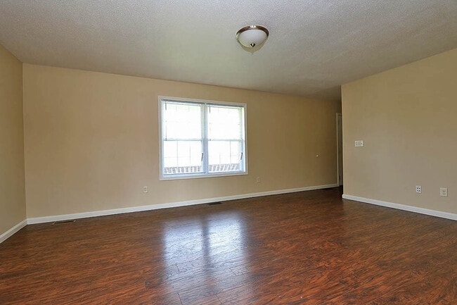 Photo - 4 Bedroom House Close to Campus