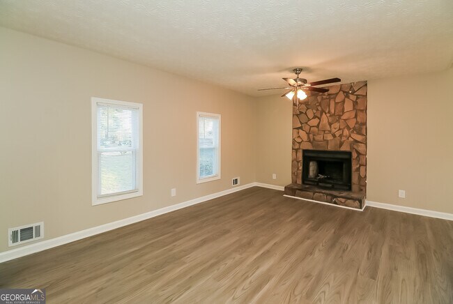 Photo - 2875 Kathryn Cir SW