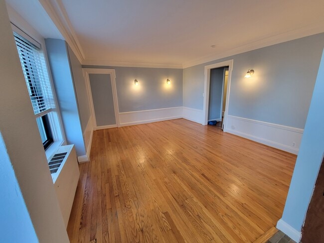 Building Photo - 15 E Kirby St Unit 523