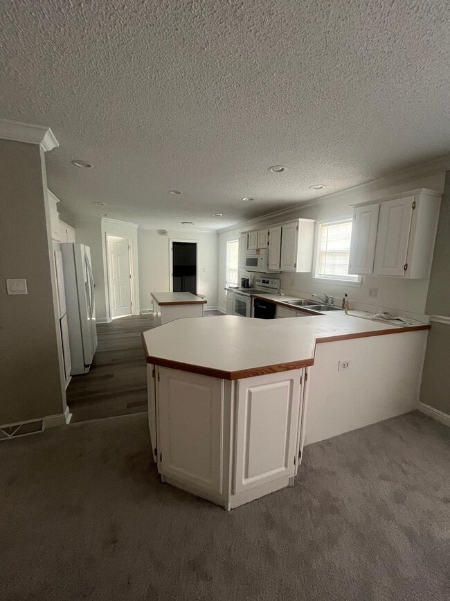 Photo - 2850 Sanderford Rd