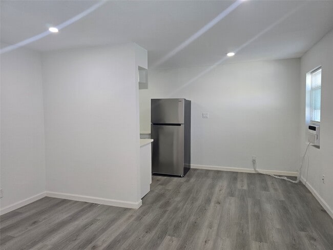 Photo - 712 Avenue H