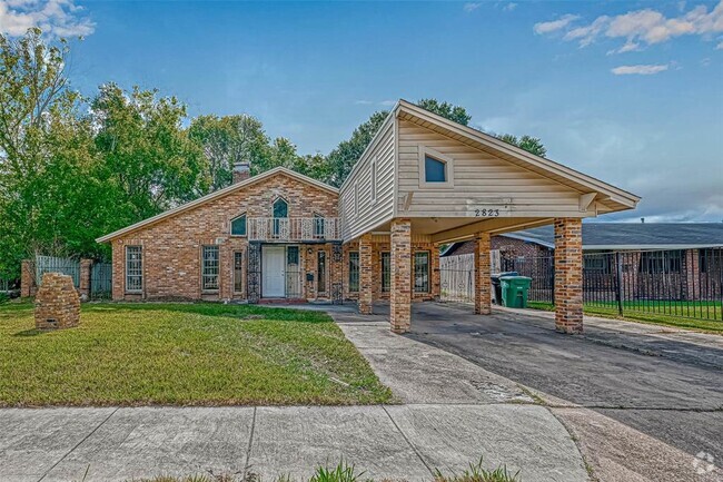 Building Photo - 2823 Trail Lake Dr Rental