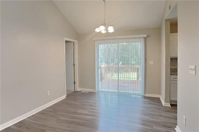 Photo - 140 Linda Ln