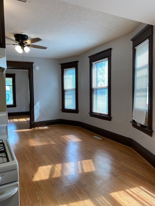 Photo - Spacious 2-Bed 1-Bath Unit Available in Minneapolis! Unit 1