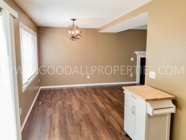 Photo - 2420 Pine Ct