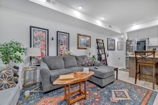 Photo - 4204 8th St NW Unidad 2