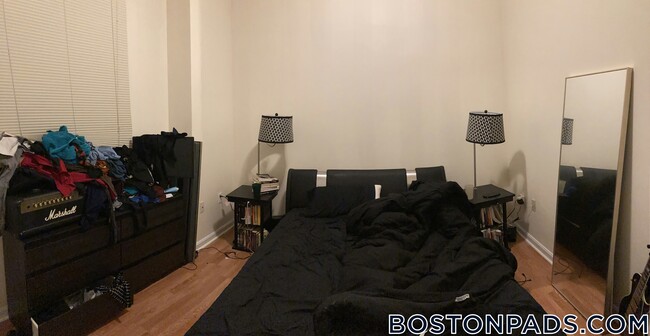 Building Photo - 81 Essex St Rental