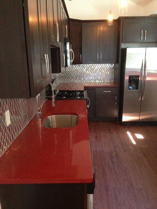 Building Photo - Platinum Quality Renovation in South Side ...