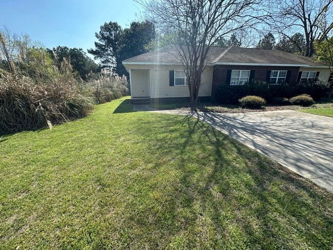 Building Photo - 801A Jessica Ln.