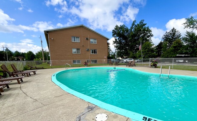 NF 81 Swimming Pool