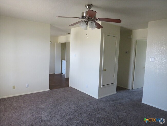 Building Photo - 2014 Cedarhill Dr Unit C Rental