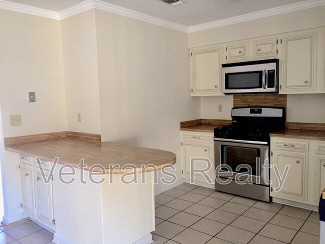 Photo - 867 Vee St