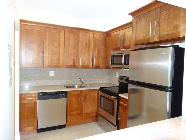 Building Photo - 9235 SW 8th St Unit 210