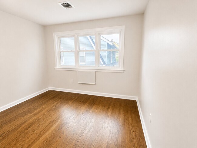 377 Clinton Pl Unidad 2