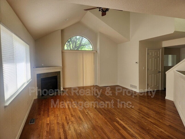 Photo - 2002 Centennial Dr