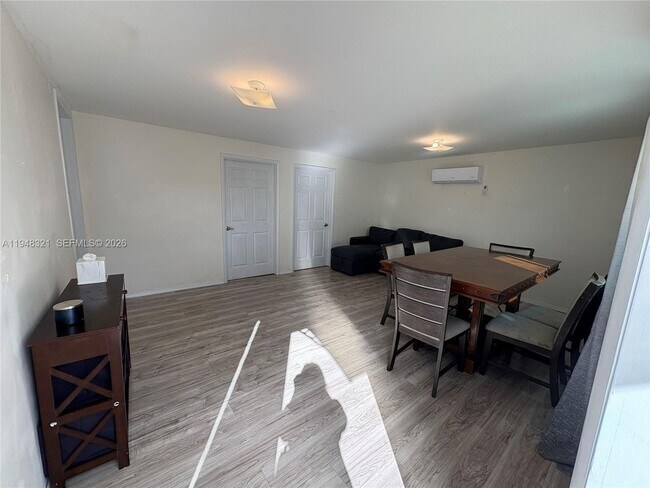 Photo - 370 NW 188th St