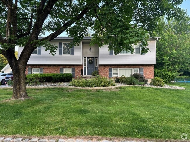 Building Photo - 33 Lake Nanuet Dr Rental