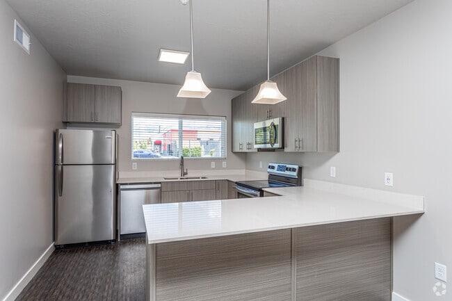 2BR, 1BA - 927 SF