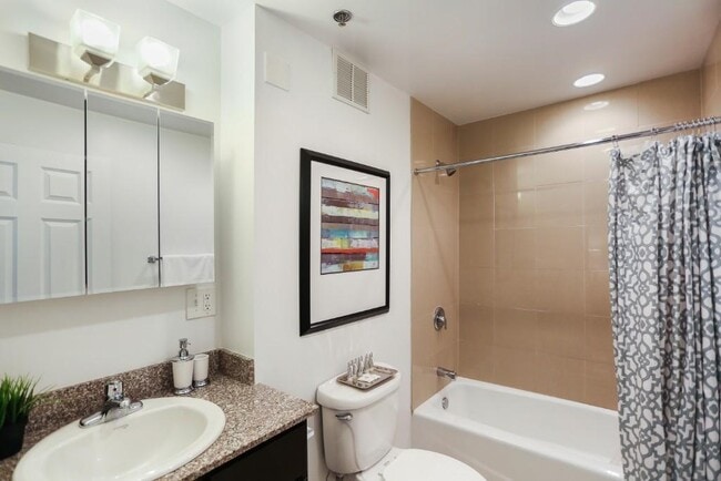 Photo - 5044 N Sheridan Rd Unit 512