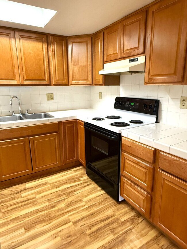 Building Photo - Checkmate Dr Unit 25
