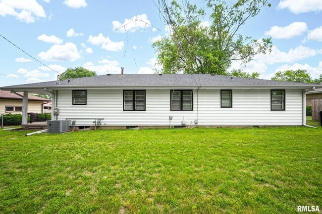 Photo - 1407 W Sunnyview Dr