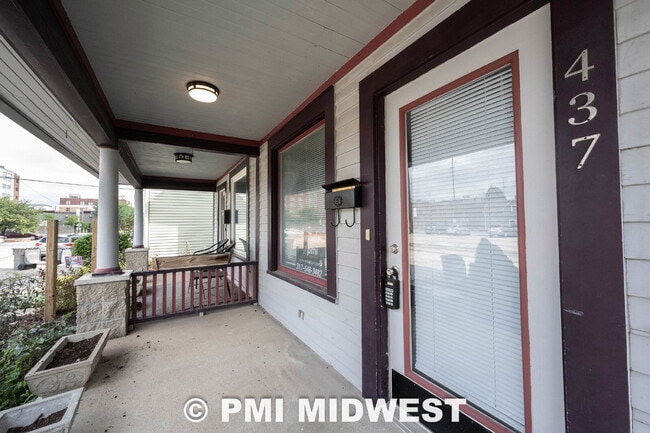 Photo - "Charming Urban Duplex Retreat: Cozy 2-Bedroom, 1.5-Bath Oasis in Vibrant Indianapolis!"