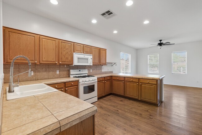 Photo - 1531 Essex Way