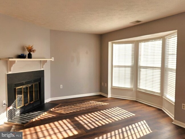 Photo - 557 Cascade Way