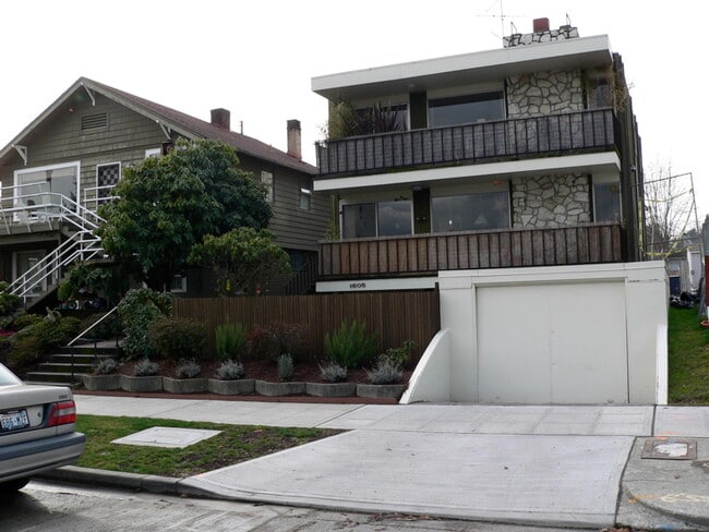 Front & Garage - 1605 43rd Ave E Unit 201