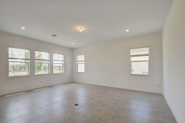 Photo - 1048 Sterling Pine Pl