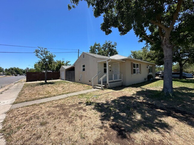 Building Photo - Water/Sewer Paid Unit 5028 Thurman Way