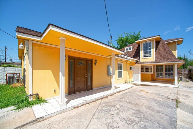 Building Photo - 6905 Palestine St Unit B