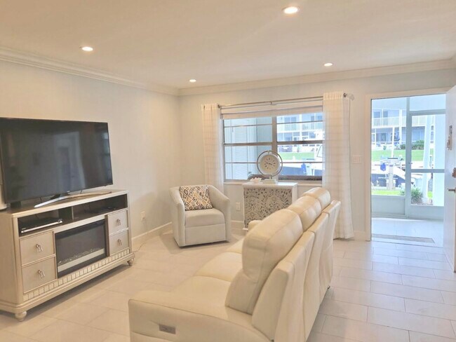 Building Photo - 110 Shore Ct Unit 112